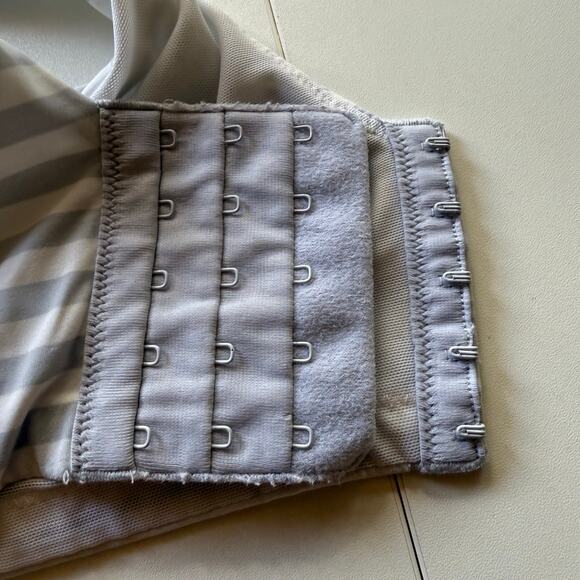 Torrid Curve Dream Wire-Free Bra Size 42F – Striped Gray White Full Coverage - Picture 4 of 5